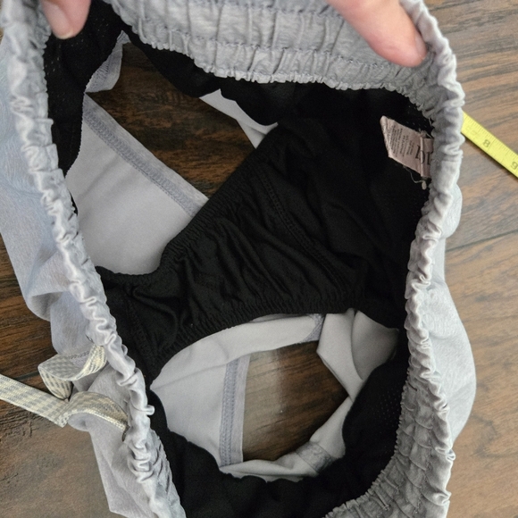 Vuori Clementine 2" Athletic Running Shorts Liner Lined Silver Gray Size XS - Picture 6 of 8